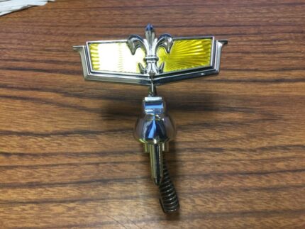 1980-1990 Box Chevy Hood Emblem D14010590P